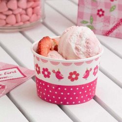 Coupe en papier rose bonbon sur une table (x8)