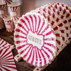 Assiettes "Circus" rayures rouges et blanches contours dorés