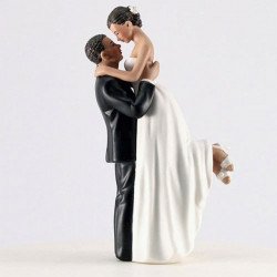 Figurine couple romance peau mate