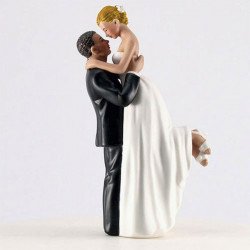 Figurine couple romance peau mate