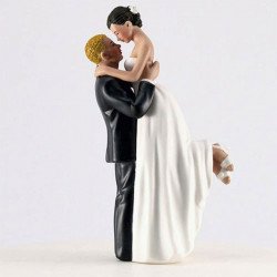 Figurine couple romance peau mate