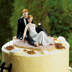 Figurine Couple romantique assis sur le sable