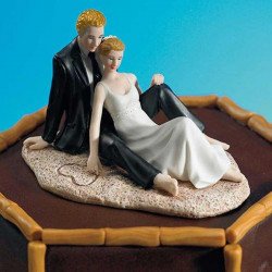 Figurine Couple romantique assis sur le sable