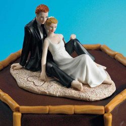 Figurine Couple romantique assis sur le sable