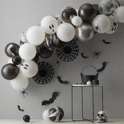 décor halloween avec chauve-souris en papier