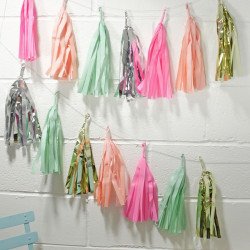 guirlande de tassels couleur menthe, corail et or