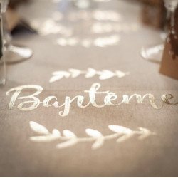 Chemin de table en lin floqué "Baptème" en or 