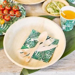 Assiettes en feuille de palmier "Feuilles Tropicale" sur table décoré