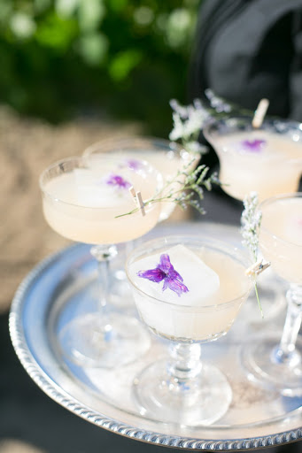 Cocktails spécial et original avec fleurs colorée