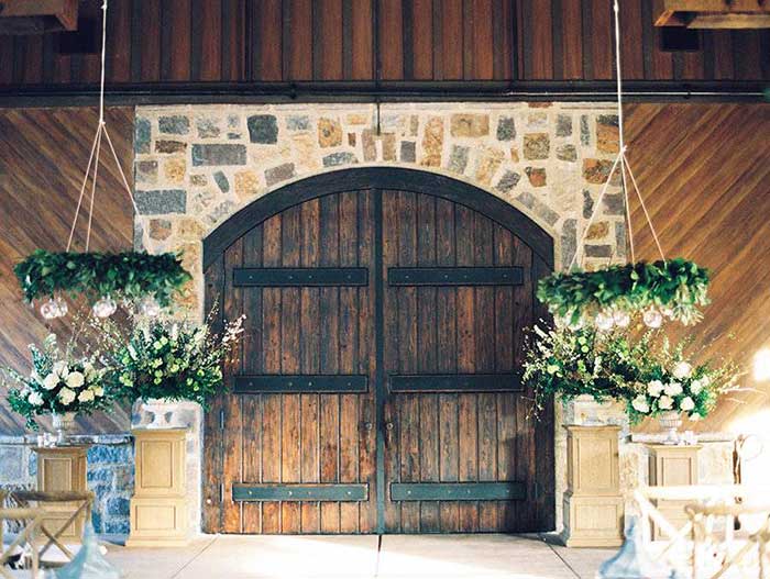 allée-mariage-cérémonie-porte-bois