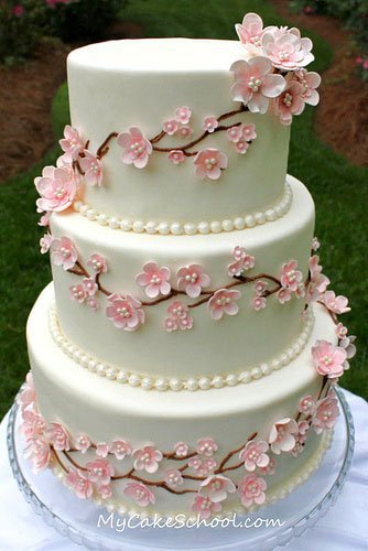 gateau de mariage a etage design fleurs de ceririser