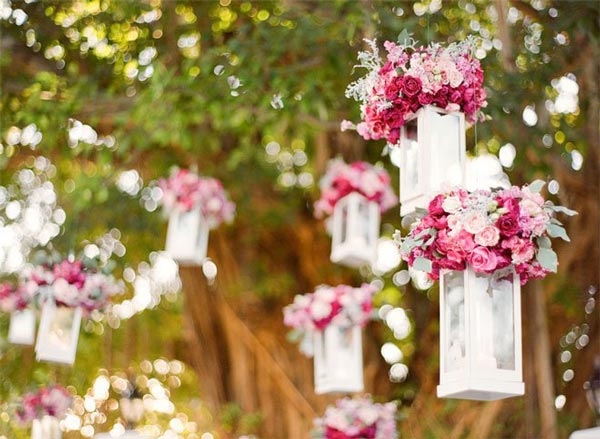 decoration en suspension, minis lanternes avec fleurs incorporées